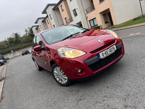 Renault Clio Hatchback, Petrol, 2011, Red