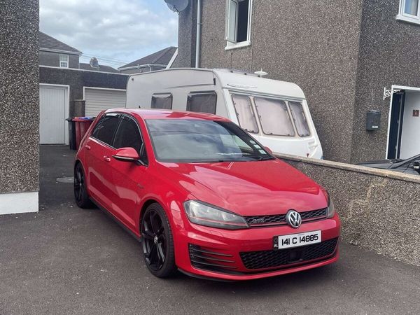 Volkswagen Golf Hatchback, Petrol, 2014, Red