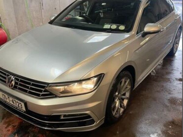 Volkswagen Passat Saloon, Diesel, 2017, Silver