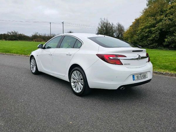 Vauxhall Insignia Hatchback, Diesel, 2016, White