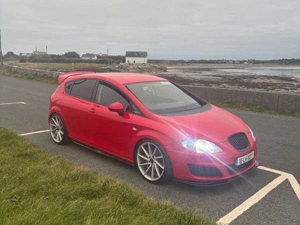 SEAT Leon Hatchback, Diesel, 2010, Red