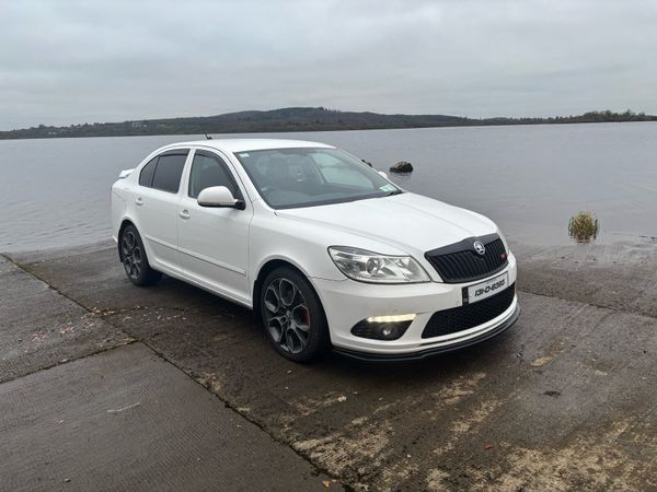 Skoda Octavia Saloon, Diesel, 2013, White