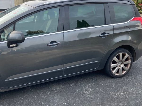 Peugeot 5008 MPV, Diesel, 2014, Grey