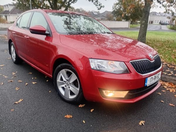 Skoda Octavia Saloon, Diesel, 2017, Red