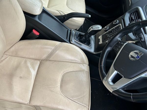 Volvo V40 Hatchback, Diesel, 2013, Blue