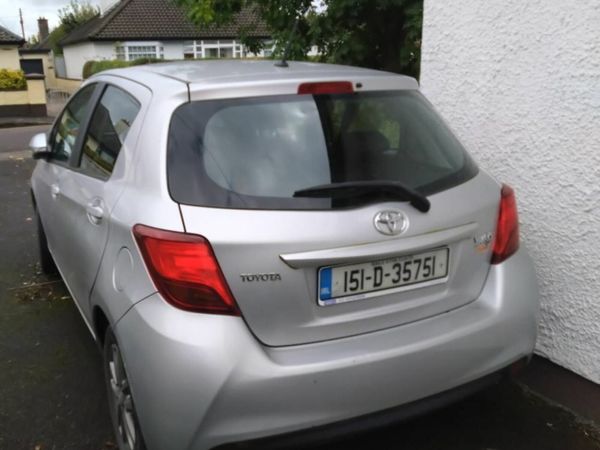 Toyota Yaris Hatchback, Petrol, 2015, Silver
