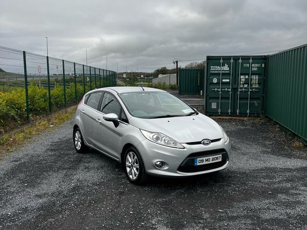 Ford Fiesta Hatchback, Petrol, 2009, Silver