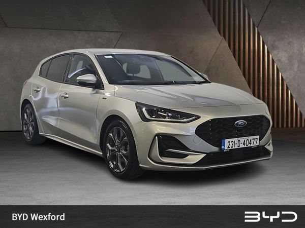 Ford Focus Hatchback, Diesel, 2023, Grey