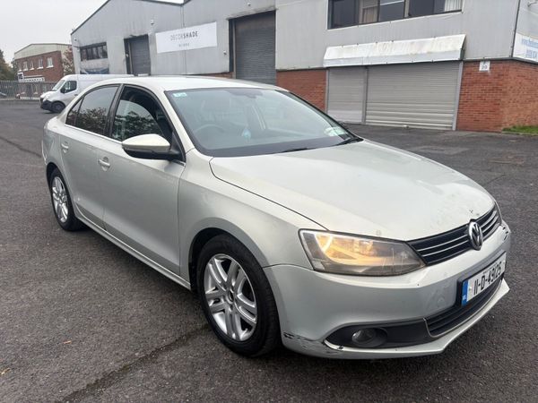 Volkswagen Jetta Saloon, Diesel, 2011, Silver