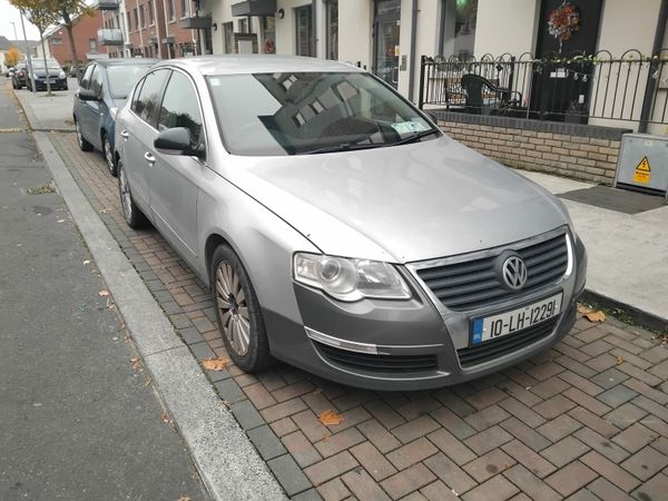 Volkswagen Passat Saloon, Diesel, 2010, Silver