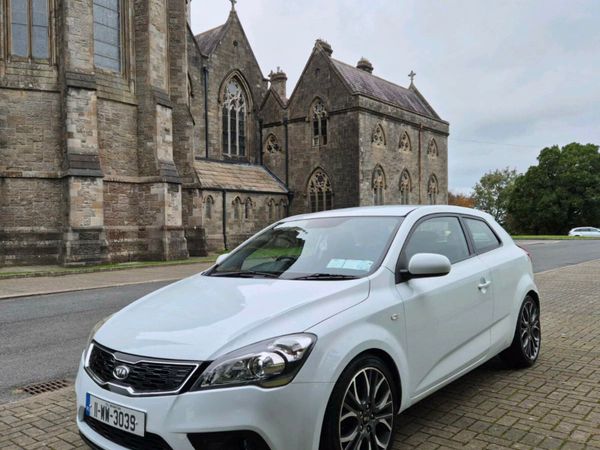 Kia Ceed Hatchback, Diesel, 2011, White