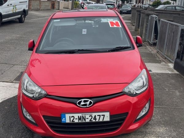 Hyundai i20 Hatchback, Petrol, 2012, Red