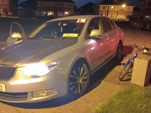 Skoda Superb Saloon, Diesel, 2012, Blue