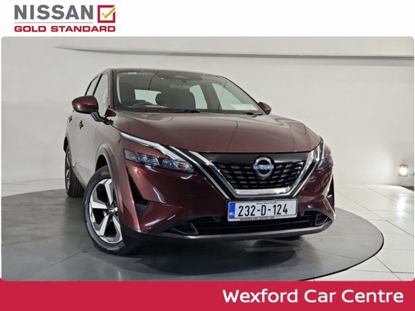 Nissan Qashqai MPV, Petrol, 2023, Burgundy