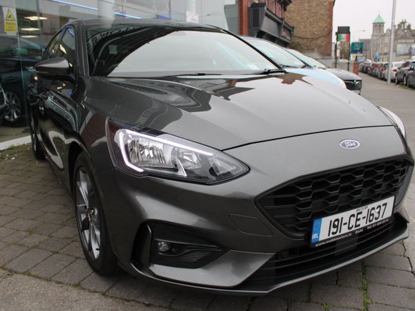 Ford Focus Hatchback, Petrol, 2019, Grey