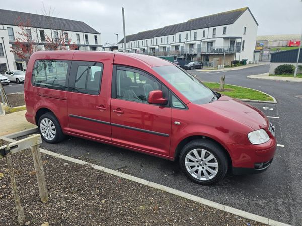 Volkswagen Caddy Maxi Life MPV, Diesel, 2010, Red
