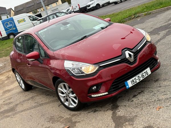 Renault Clio Hatchback, Petrol, 2019, Red