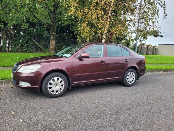 Skoda Octavia Hatchback, Diesel, 2010, Red