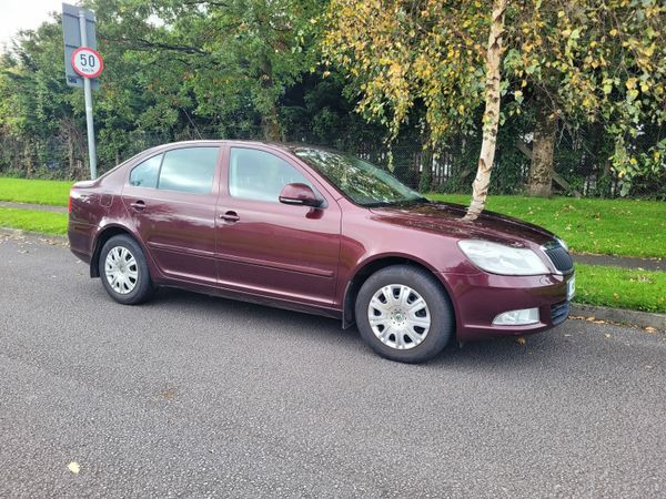 Skoda Octavia Hatchback, Diesel, 2010, Red