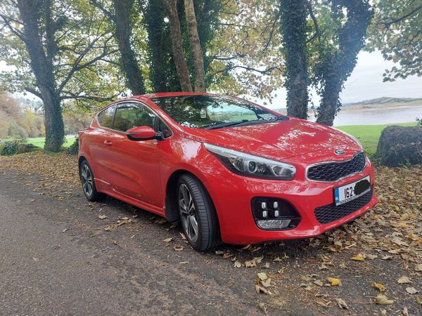 Kia Ceed Hatchback, Diesel, 2016, Red