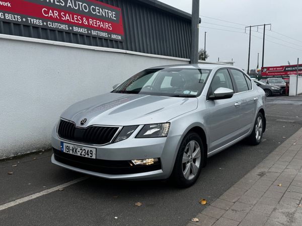 Skoda Octavia Hatchback, Petrol, 2019, Silver