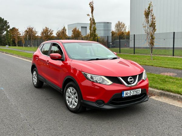 Nissan Qashqai Hatchback, Diesel, 2014, Red
