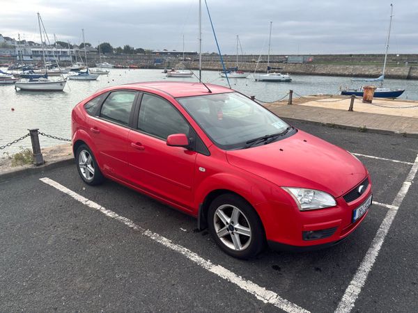 Ford Focus Hatchback, Petrol, 2008, Red