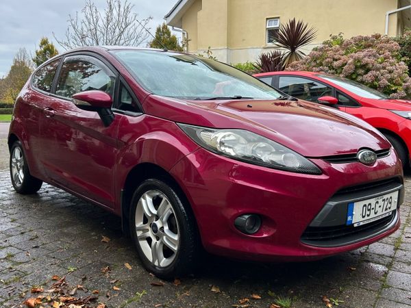 Ford Fiesta Hatchback, Petrol, 2009, Red