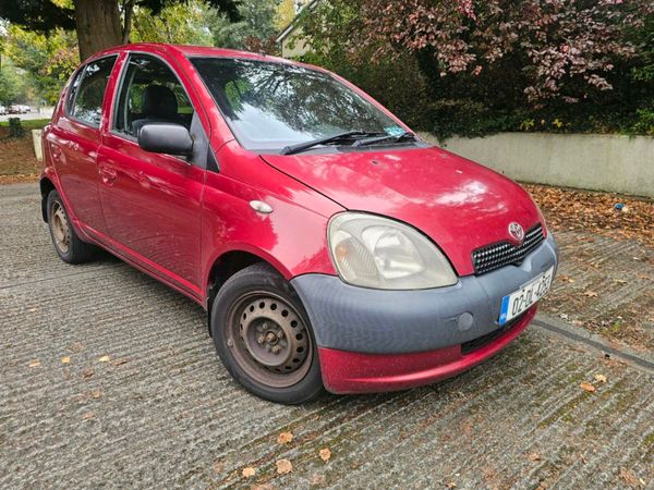 Toyota Yaris Hatchback, Petrol, 2002, Red