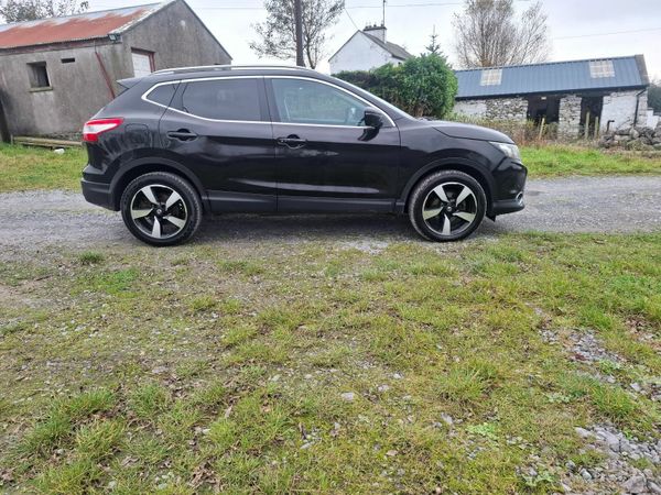Nissan Qashqai SUV, Diesel, 2017, Black