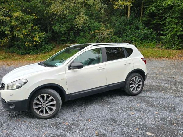 Nissan Qashqai Hatchback, Diesel, 2012, White