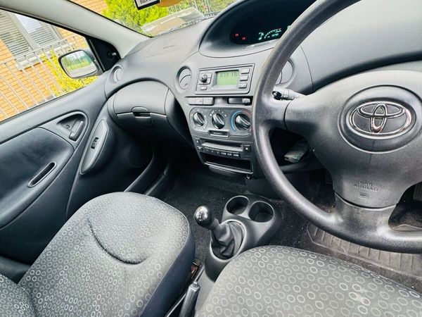 Toyota Yaris Hatchback, Petrol, 2005, Grey