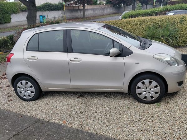 Toyota Yaris Hatchback, Petrol, 2010, Gold