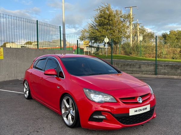 Vauxhall Astra Hatchback, Diesel, 2014, Red