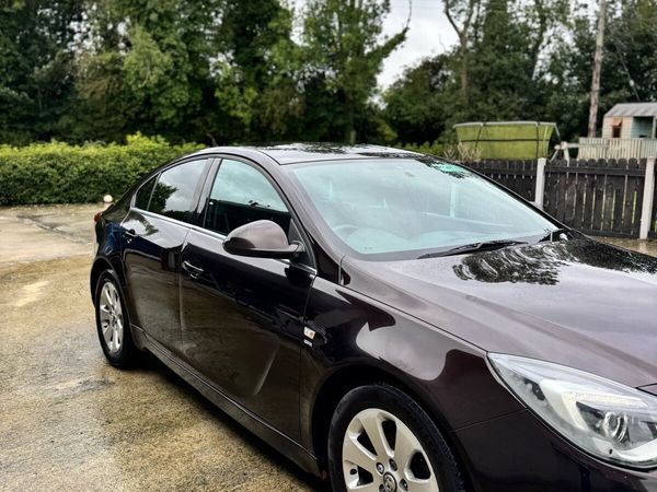 Vauxhall Insignia Hatchback, Diesel, 2015, Brown