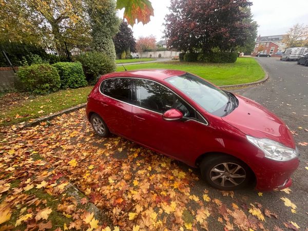 Peugeot 208 Hatchback, Diesel, 2014, Red