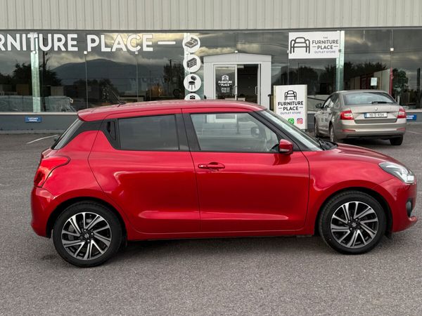 Suzuki Swift Hatchback, Petrol, 2022, Red