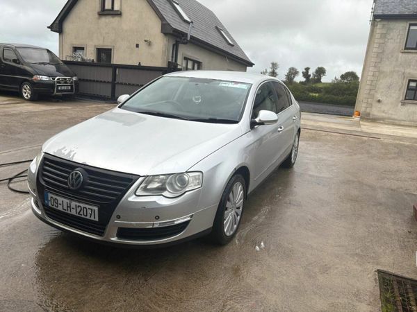 Volkswagen Passat Saloon, Diesel, 2009, Silver