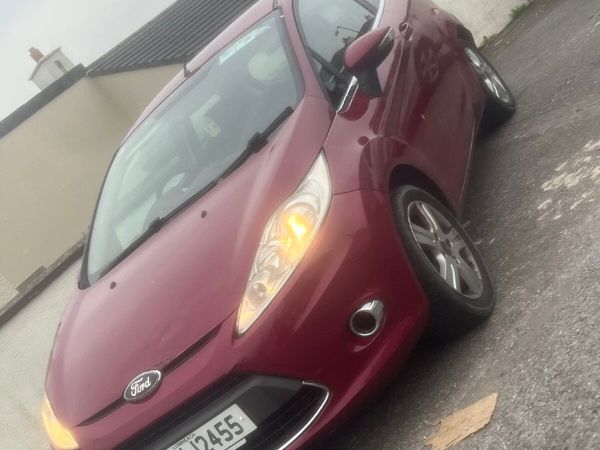 Ford Fiesta Hatchback, Diesel, 2010, Red