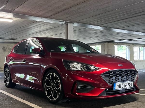 Ford Focus Hatchback, Diesel, 2019, Red