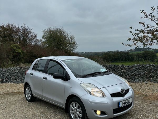 Toyota Yaris Hatchback, Petrol, 2011, Silver