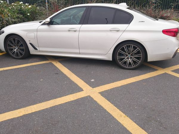 BMW 5-Series Saloon, Petrol Plug-in Hybrid, 2017, White