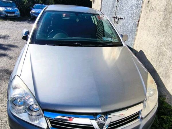 Vauxhall Astra Hatchback, Petrol, 2009, Silver