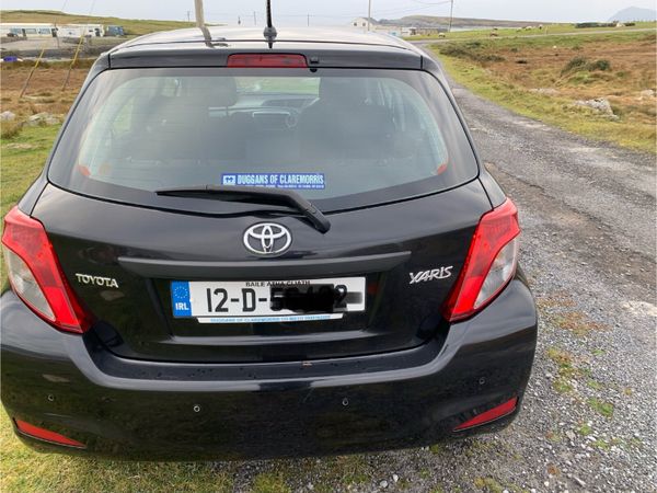 Toyota Yaris Hatchback, Petrol, 2012, Black