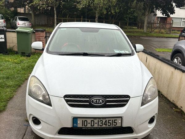 Kia Ceed Hatchback, Petrol, 2010, White