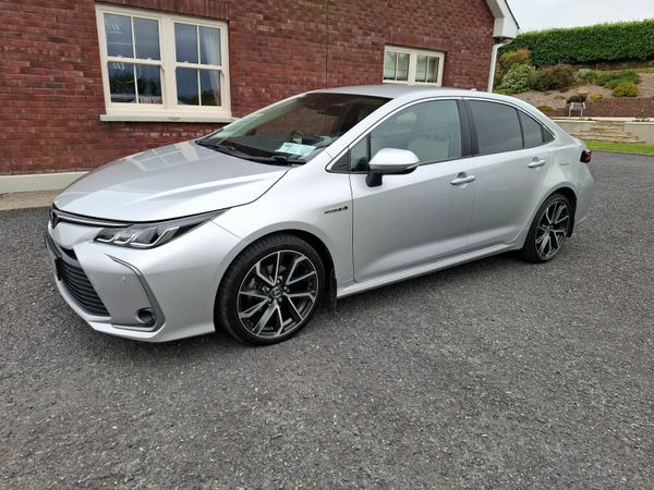 Toyota Corolla Saloon, Petrol Hybrid, 2022, Silver