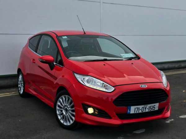 Ford Fiesta Hatchback, Petrol, 2017, Red