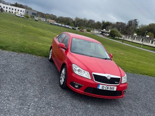 Skoda Octavia Saloon, Diesel, 2010, Red