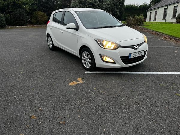 Hyundai i20 Hatchback, Petrol, 2012, White
