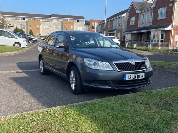 Skoda Octavia Hatchback, Diesel, 2012, Grey